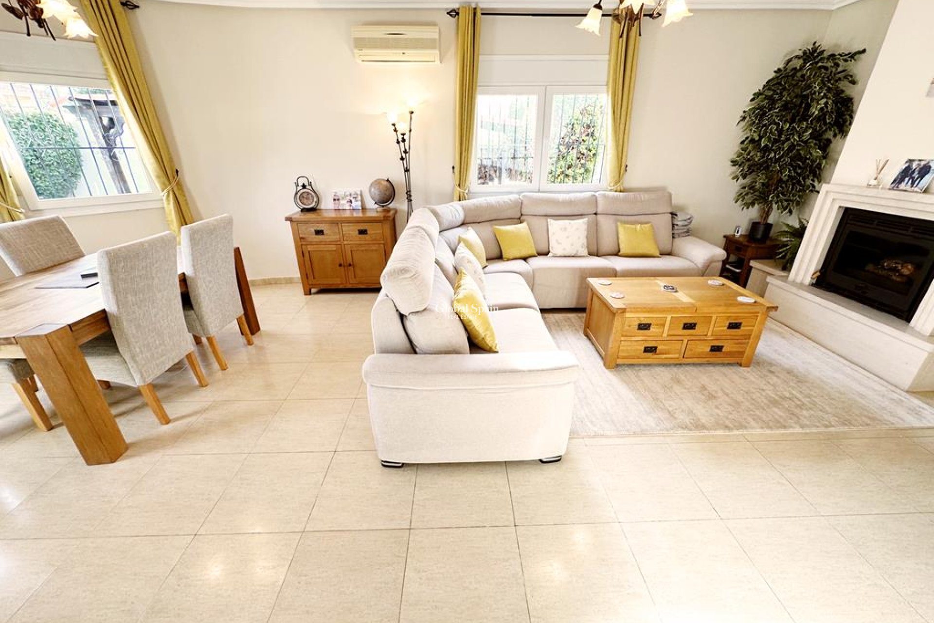 Wederverkoop - VILLA -
GEA Y TRUYOLS - Inland