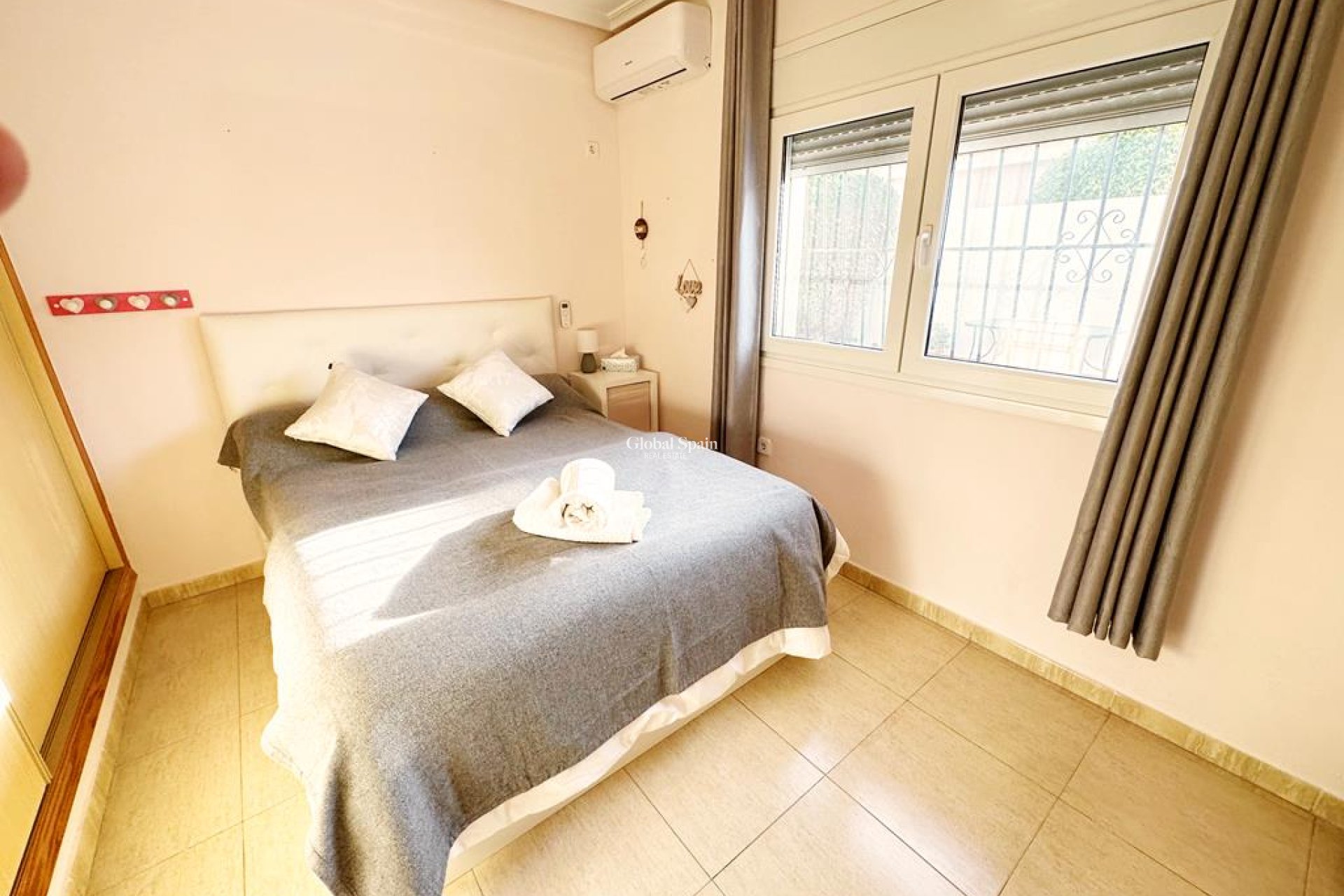 Wederverkoop - VILLA -
GEA Y TRUYOLS - Inland