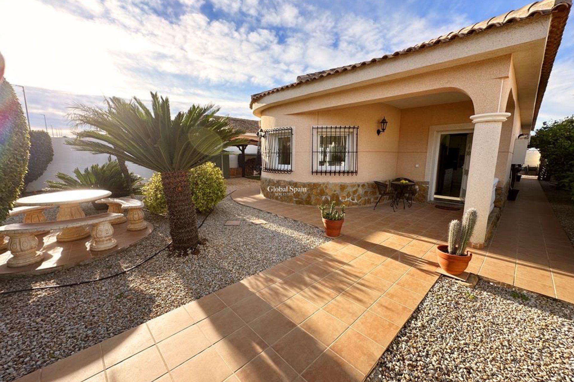 Wederverkoop - VILLA -
GEA Y TRUYOLS - Inland