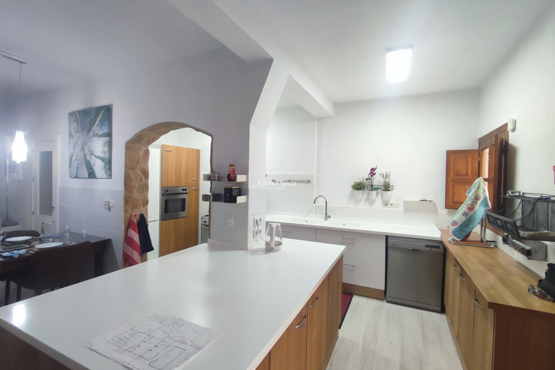 Wederverkoop - VILLA -
GEA Y TRUYOLS - Inland