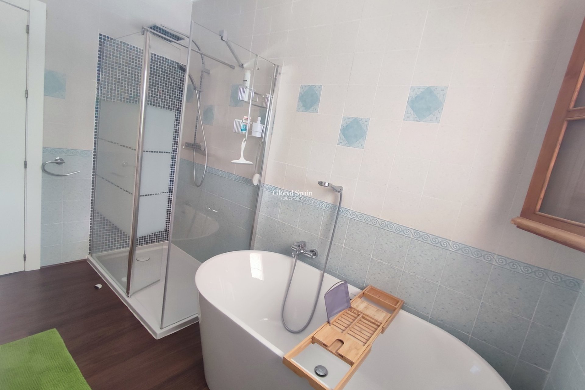 Wederverkoop - VILLA -
GEA Y TRUYOLS - Inland