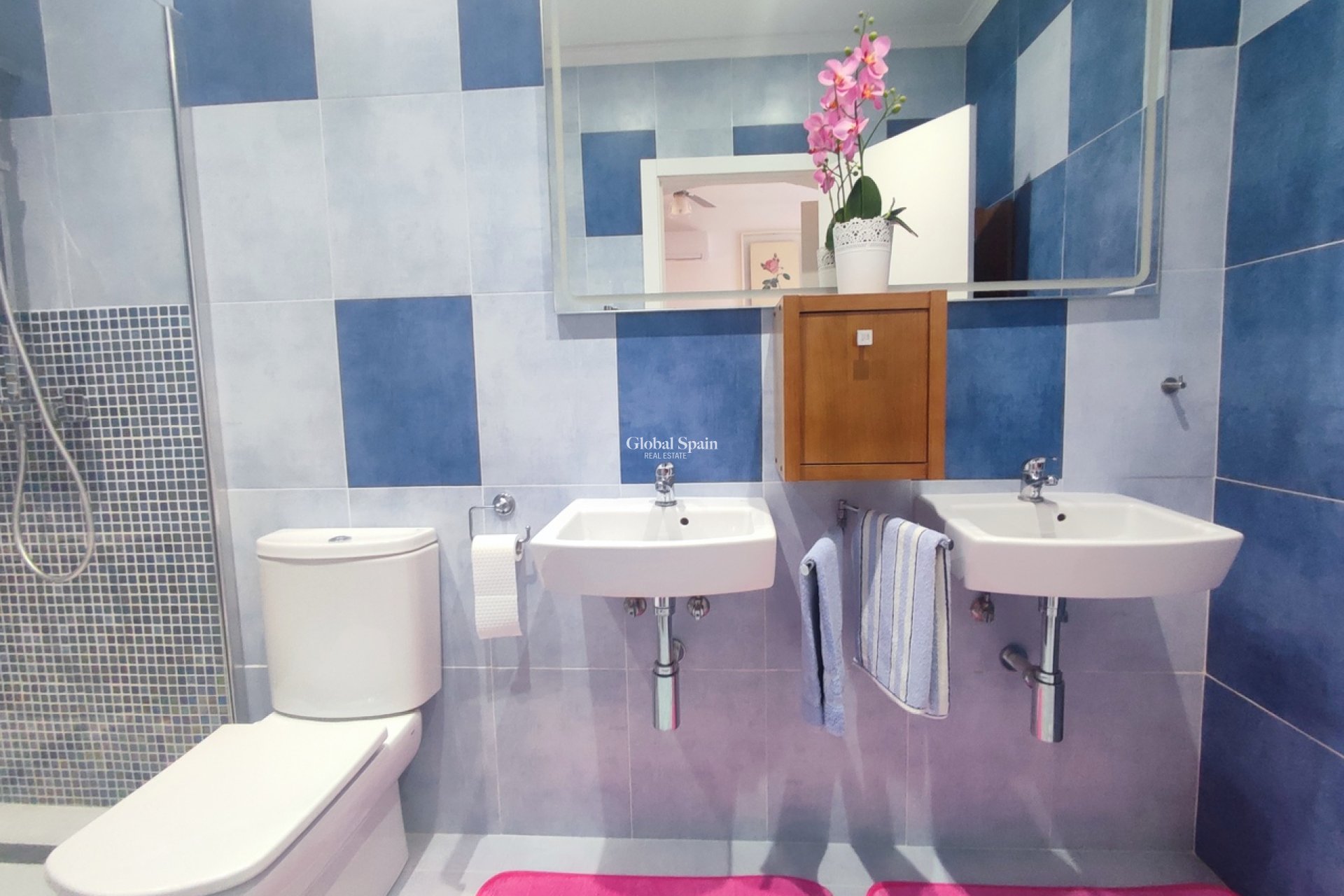 Wederverkoop - VILLA -
GEA Y TRUYOLS - Inland