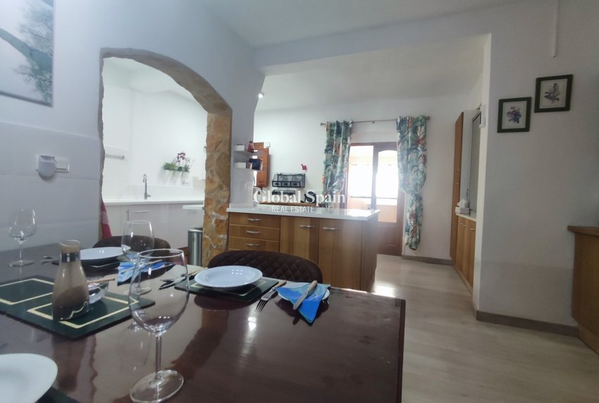 Wederverkoop - VILLA -
GEA Y TRUYOLS - Inland