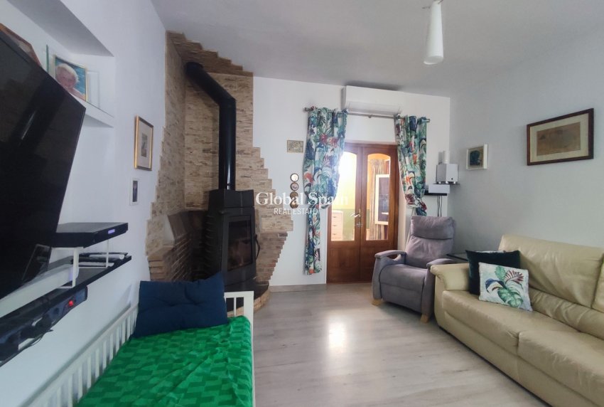 Wederverkoop - VILLA -
GEA Y TRUYOLS - Inland