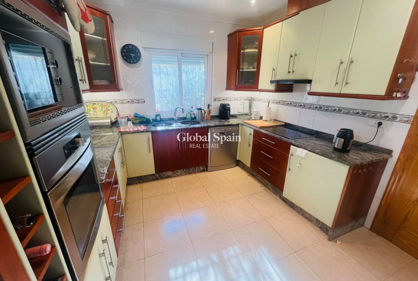 Wederverkoop - VILLA -
GEA Y TRUYOLS - Inland