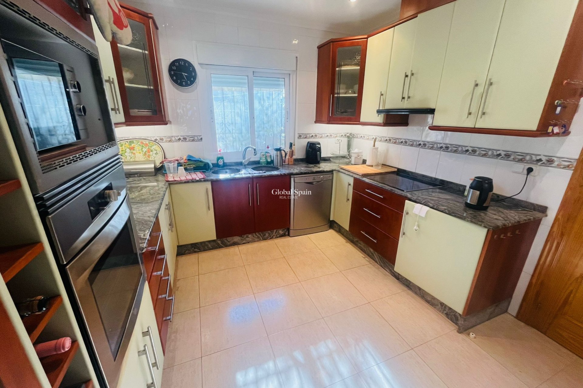 Wederverkoop - VILLA -
GEA Y TRUYOLS - Inland