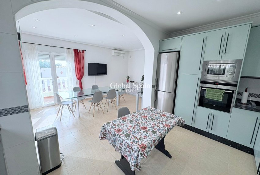 Wederverkoop - VILLA -
GEA Y TRUYOLS - Inland