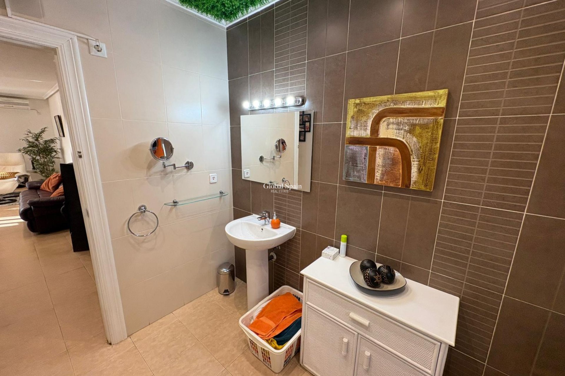 Wederverkoop - VILLA -
GEA Y TRUYOLS - Inland