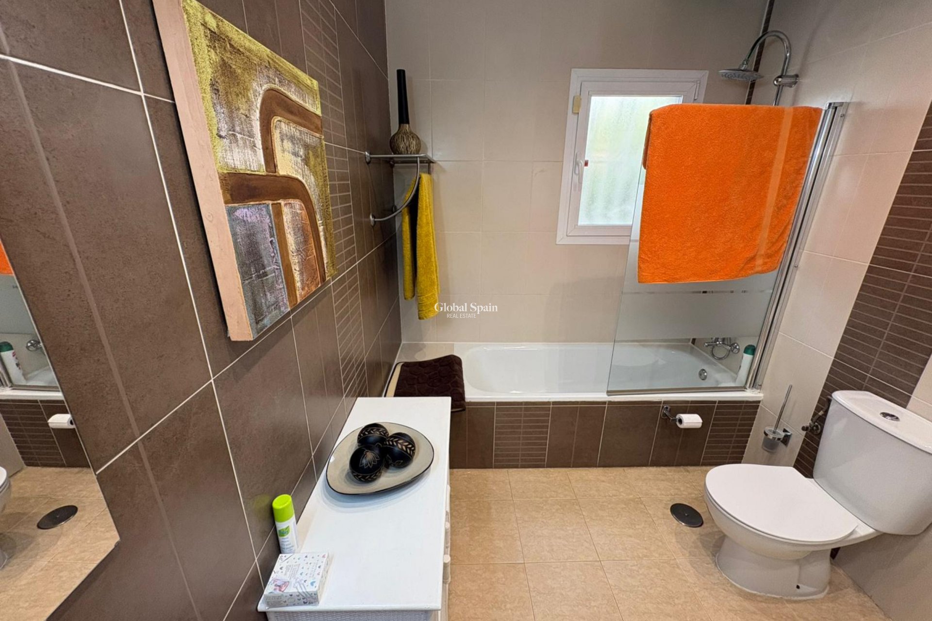 Wederverkoop - VILLA -
GEA Y TRUYOLS - Inland