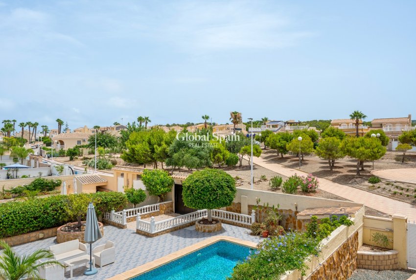 Wederverkoop - VILLA -
Gran Alacant - Costa Blanca