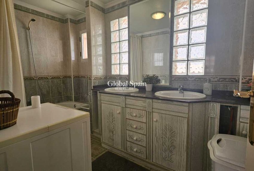 Wederverkoop - VILLA -
GUARDAMAR DEL SEGURA - Campomar