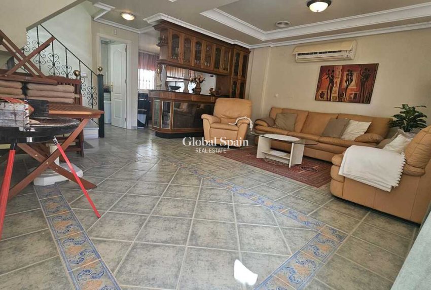 Wederverkoop - VILLA -
GUARDAMAR DEL SEGURA - Campomar