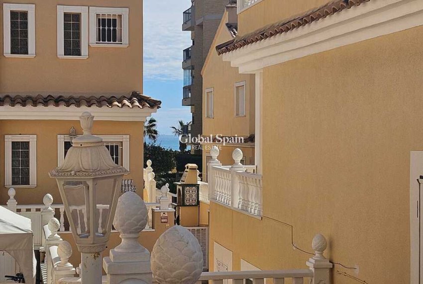 Wederverkoop - VILLA -
GUARDAMAR DEL SEGURA - Campomar