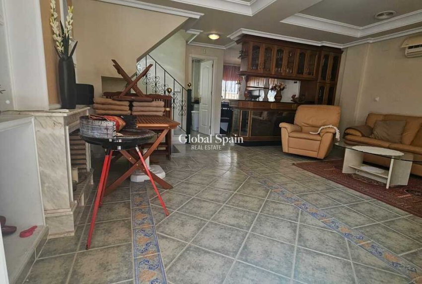 Wederverkoop - VILLA -
GUARDAMAR DEL SEGURA - Campomar