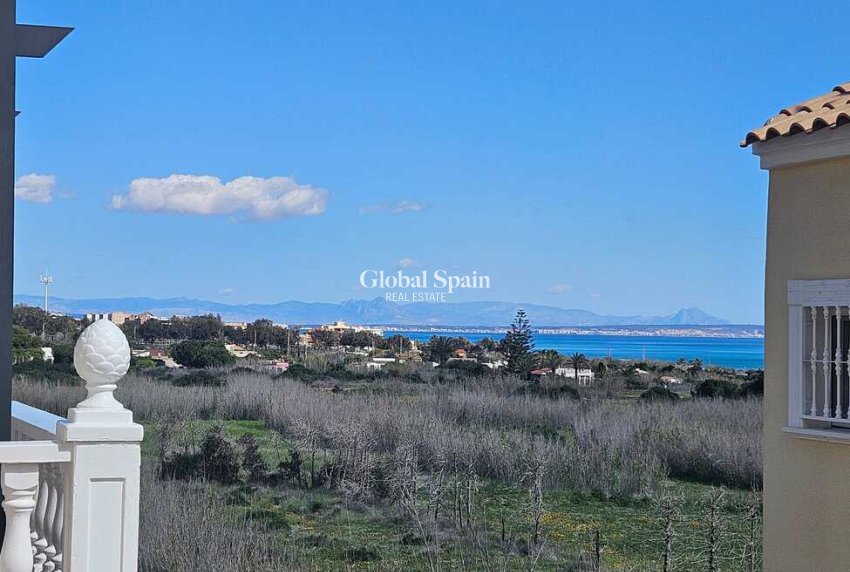 Wederverkoop - VILLA -
GUARDAMAR DEL SEGURA - Campomar