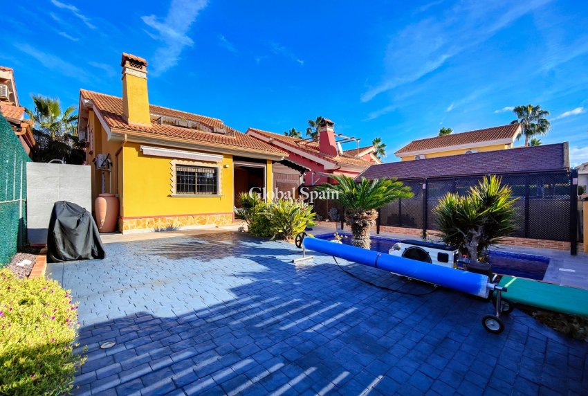 Wederverkoop - VILLA -
GUARDAMAR DEL SEGURA - Costa Blanca