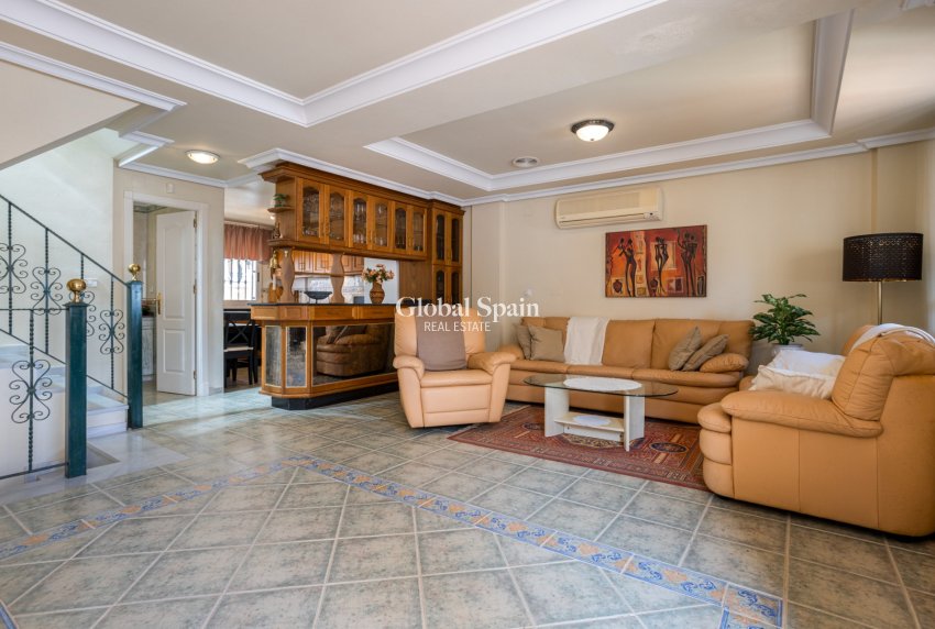Wederverkoop - VILLA -
GUARDAMAR DEL SEGURA - Costa Blanca