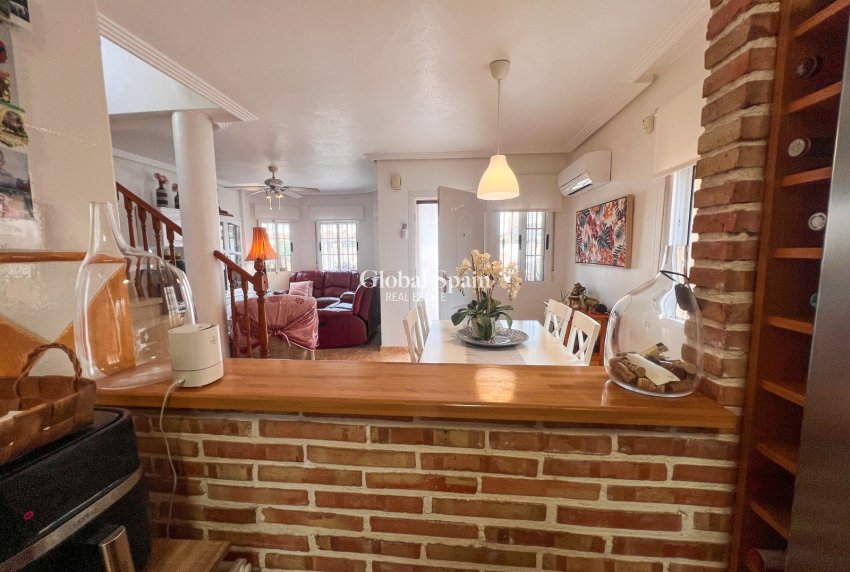 Wederverkoop - VILLA -
GUARDAMAR DEL SEGURA - EL RASO