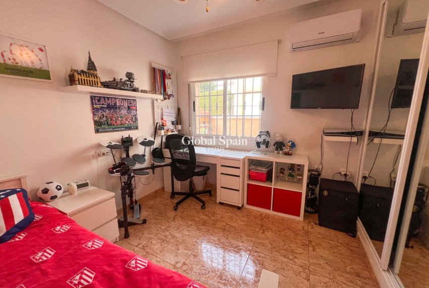 Wederverkoop - VILLA -
GUARDAMAR DEL SEGURA - EL RASO