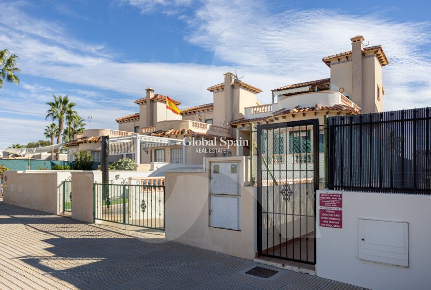 Wederverkoop - VILLA -
GUARDAMAR DEL SEGURA - EL RASO