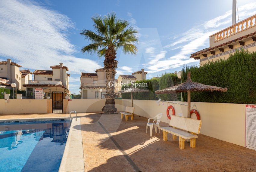 Wederverkoop - VILLA -
GUARDAMAR DEL SEGURA - EL RASO