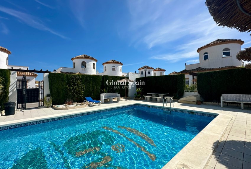 Wederverkoop - VILLA -
GUARDAMAR DEL SEGURA - EL RASO