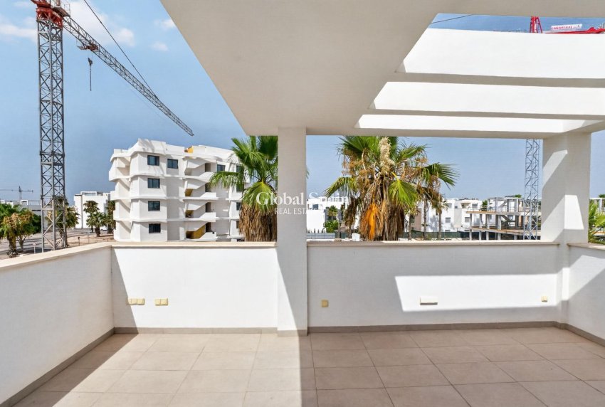 Wederverkoop - VILLA -
GUARDAMAR DEL SEGURA - EL RASO