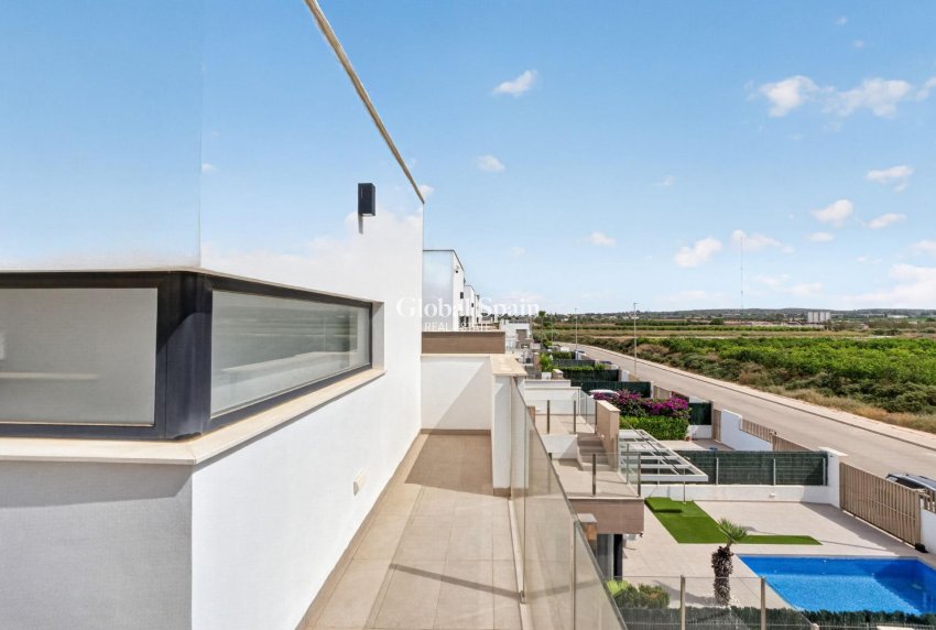 Wederverkoop - VILLA -
GUARDAMAR DEL SEGURA - EL RASO