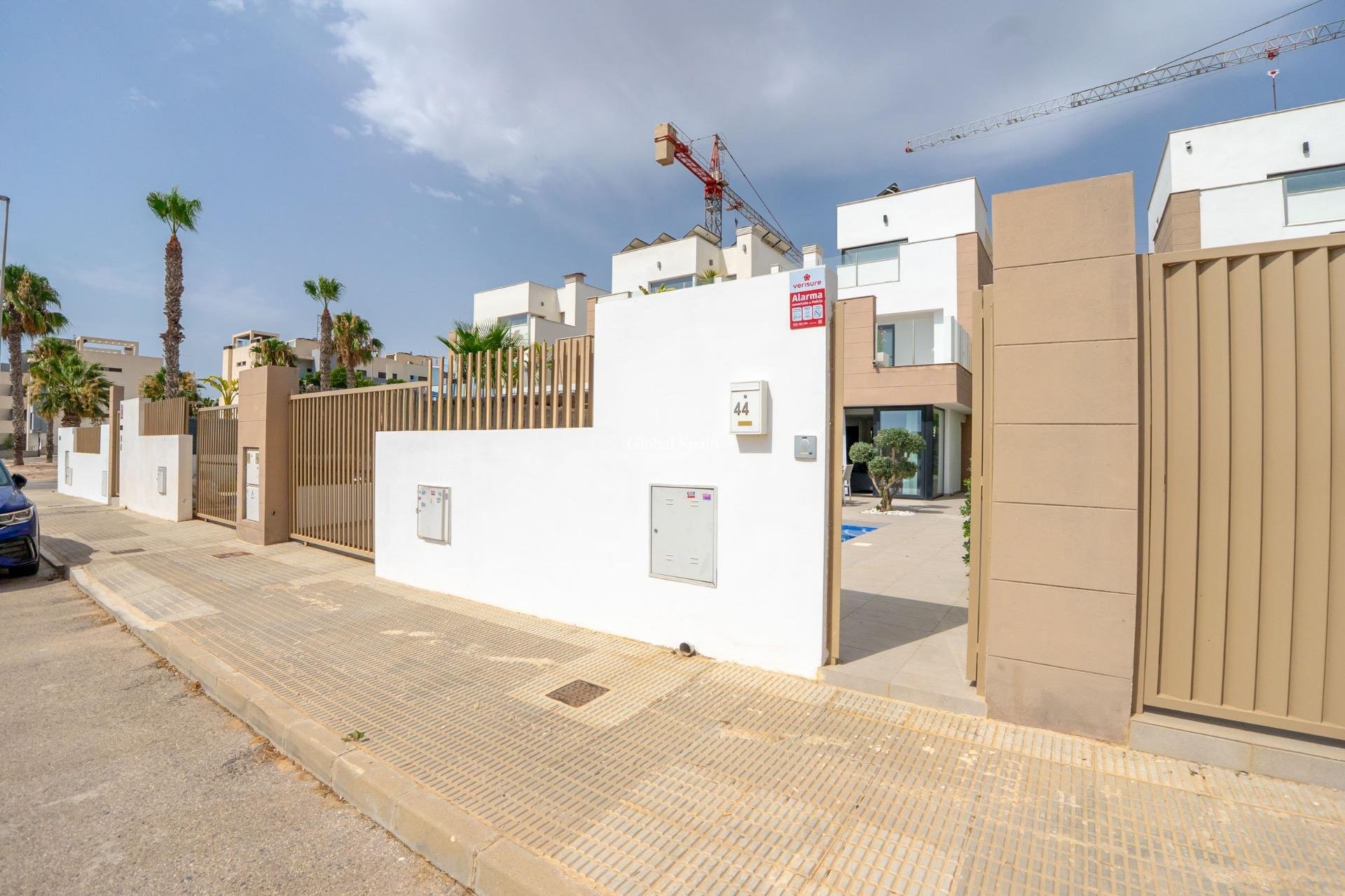 Wederverkoop - VILLA -
GUARDAMAR DEL SEGURA - EL RASO
