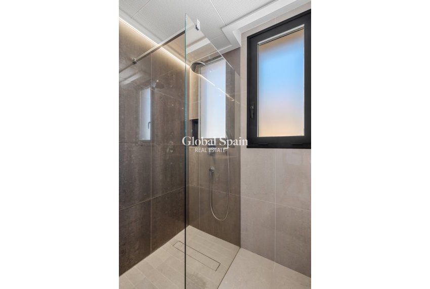 Wederverkoop - VILLA -
GUARDAMAR DEL SEGURA