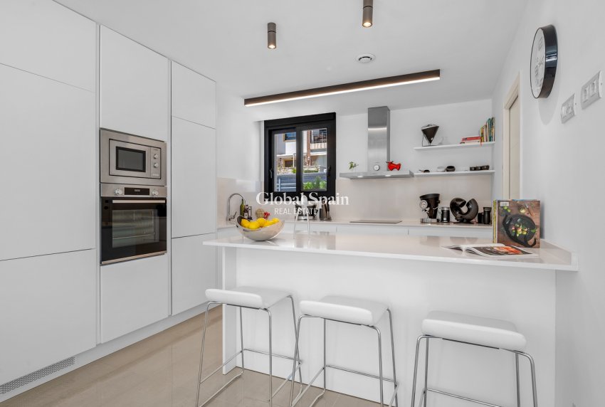 Wederverkoop - VILLA -
GUARDAMAR DEL SEGURA