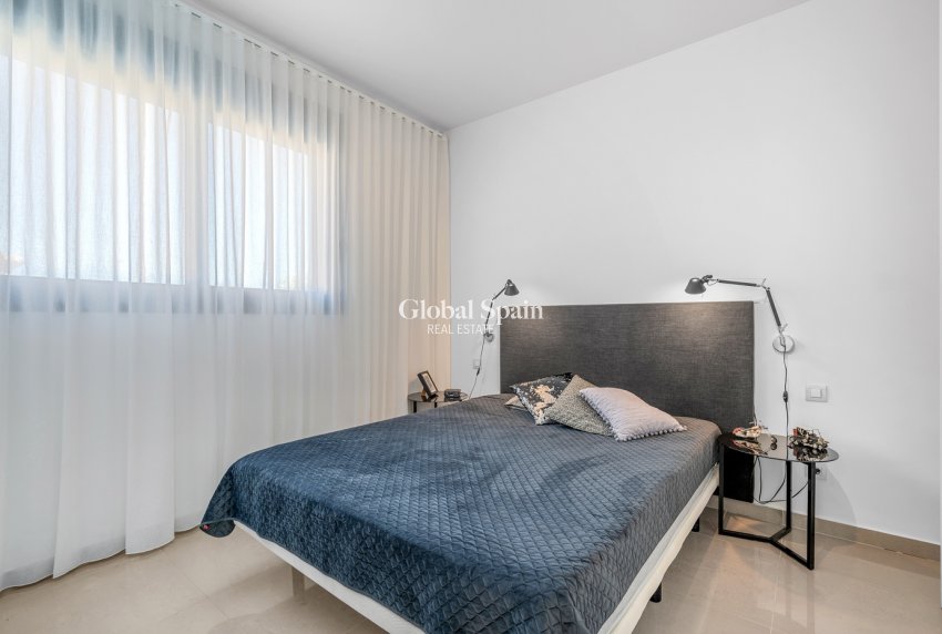 Wederverkoop - VILLA -
GUARDAMAR DEL SEGURA