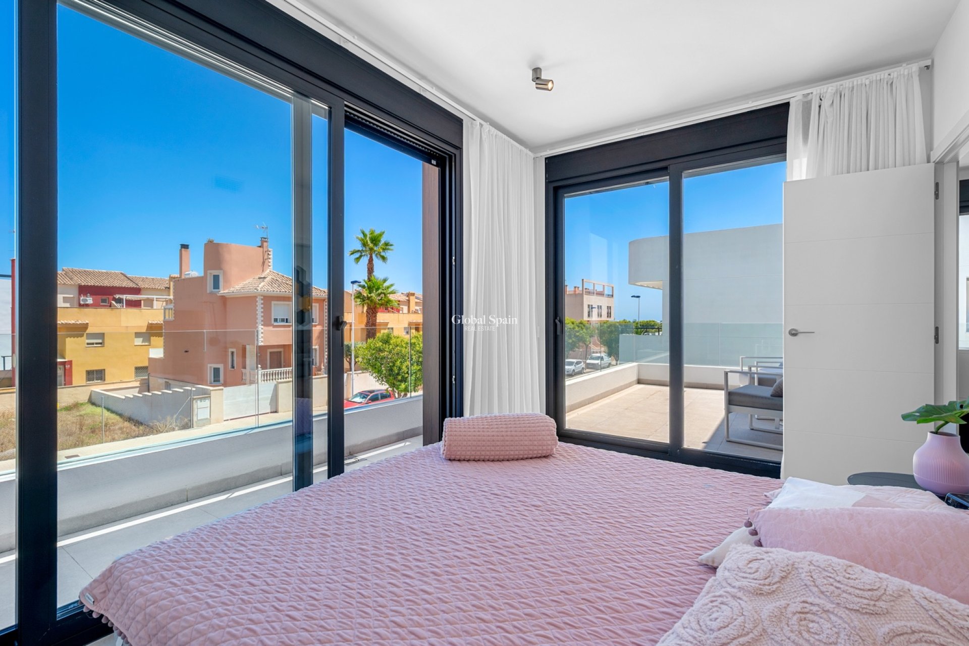 Wederverkoop - VILLA -
GUARDAMAR DEL SEGURA