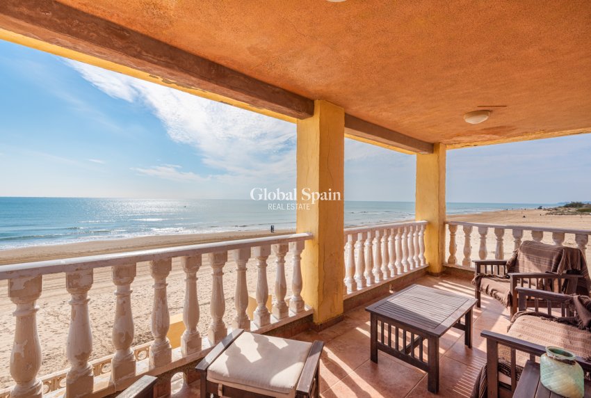 Wederverkoop - Villa -
GUARDAMAR DEL SEGURA