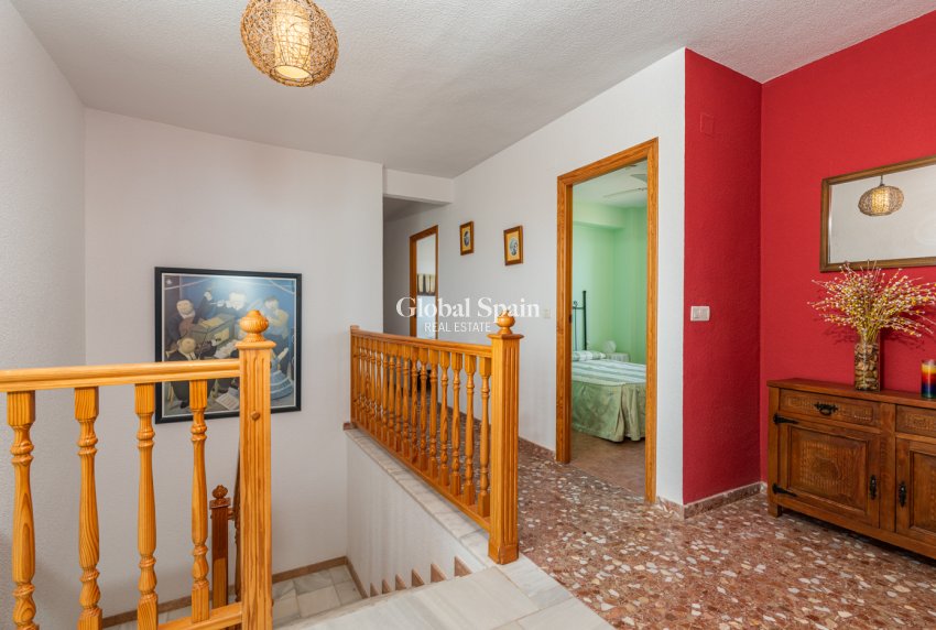 Wederverkoop - Villa -
GUARDAMAR DEL SEGURA