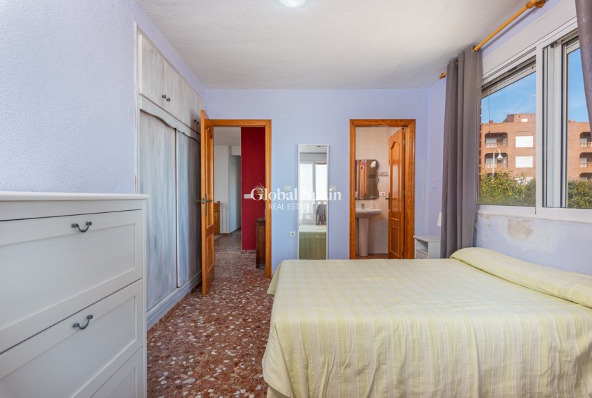 Wederverkoop - Villa -
GUARDAMAR DEL SEGURA