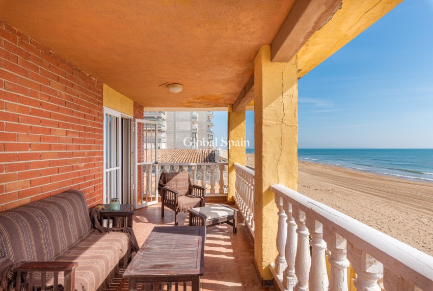 Wederverkoop - Villa -
GUARDAMAR DEL SEGURA