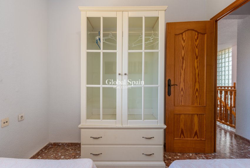 Wederverkoop - Villa -
GUARDAMAR DEL SEGURA