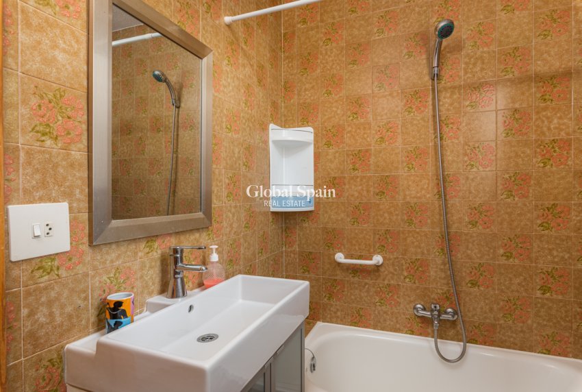 Wederverkoop - Villa -
GUARDAMAR DEL SEGURA