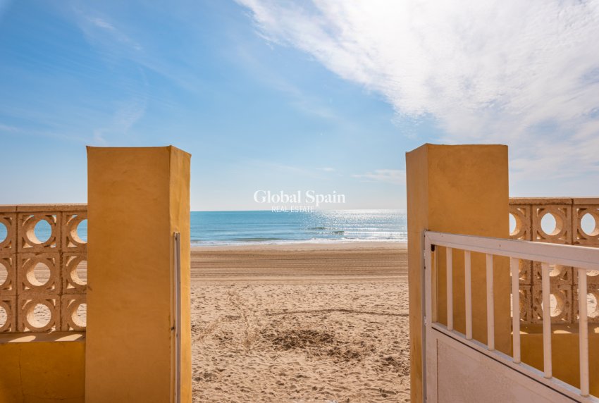 Wederverkoop - Villa -
GUARDAMAR DEL SEGURA