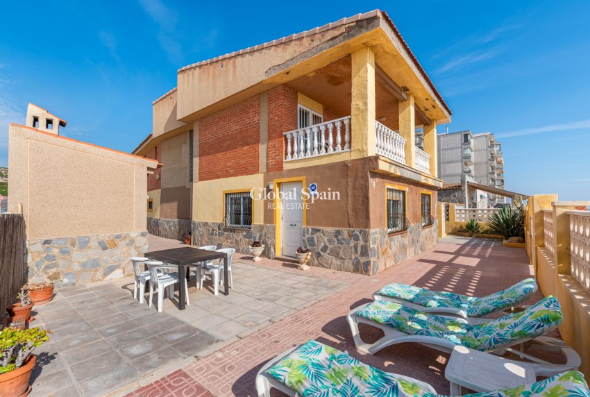 Wederverkoop - Villa -
GUARDAMAR DEL SEGURA