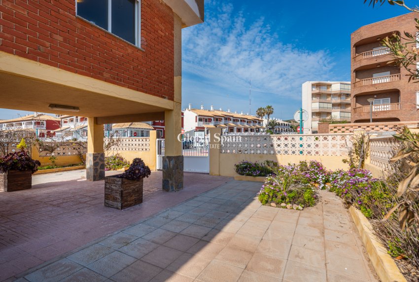 Wederverkoop - Villa -
GUARDAMAR DEL SEGURA