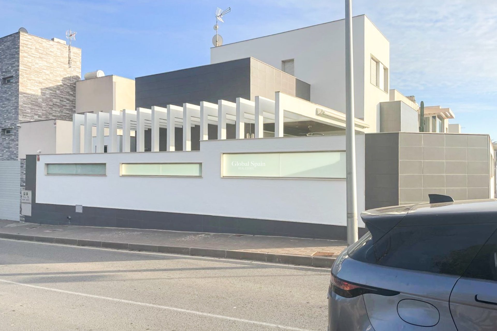 Wederverkoop - Villa / Halfvrijstaand -
ORIHUELA COSTA - MIL PALMERAS 