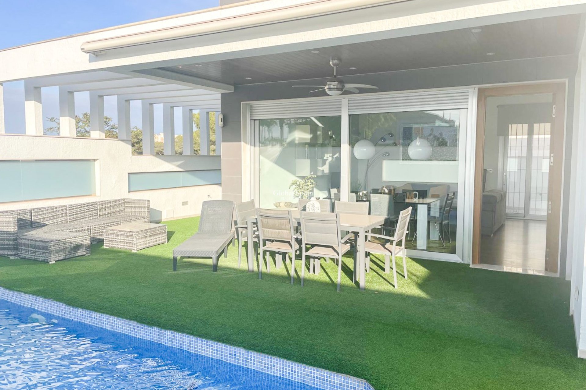 Wederverkoop - Villa / Halfvrijstaand -
ORIHUELA COSTA - MIL PALMERAS 