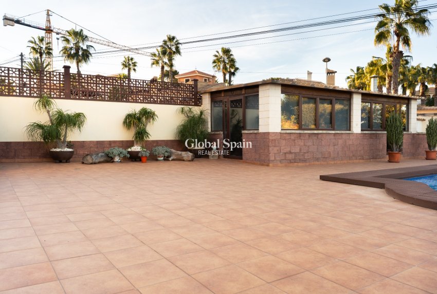 Wederverkoop - Villa / Halfvrijstaand -
TORREVIEJA - LOS BALCONES - LOS ALTOS