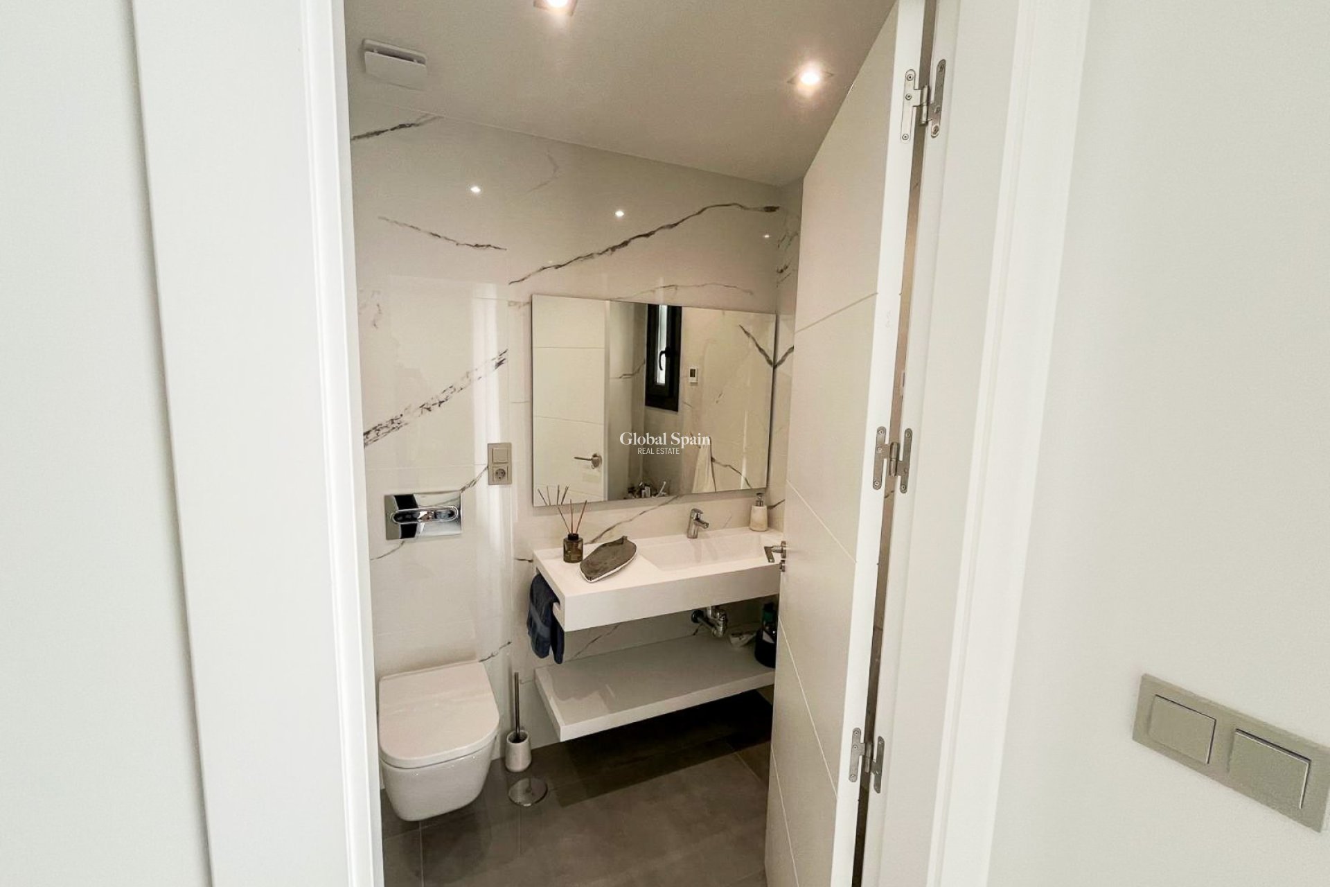 Wederverkoop - Villa / Halfvrijstaand -
TORREVIEJA - LOS BALCONES - LOS ALTOS