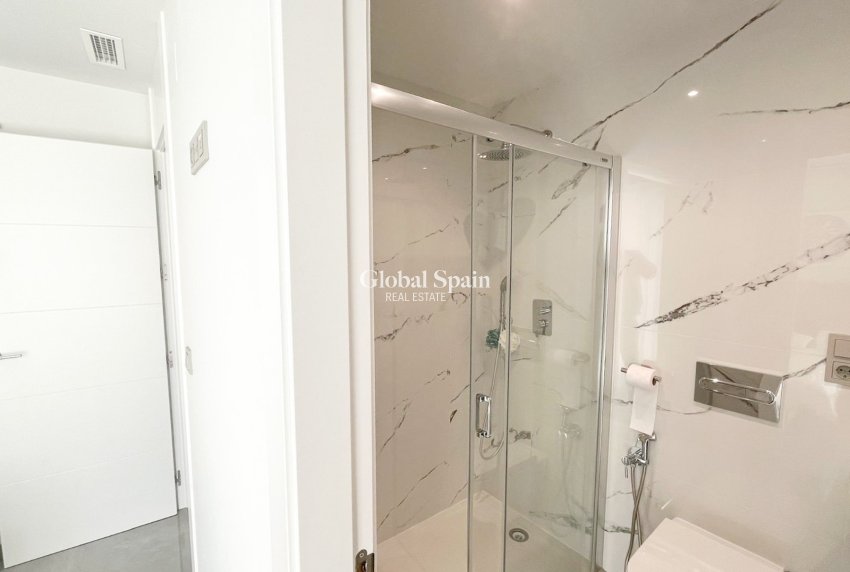 Wederverkoop - Villa / Halfvrijstaand -
TORREVIEJA - LOS BALCONES - LOS ALTOS