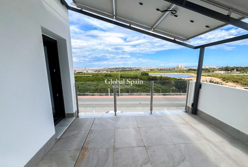 Wederverkoop - Villa / Halfvrijstaand -
TORREVIEJA - LOS BALCONES - LOS ALTOS