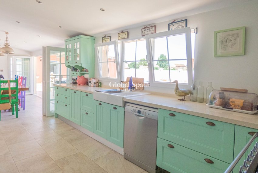 Wederverkoop - VILLA -
HEREDADES - Costa Blanca