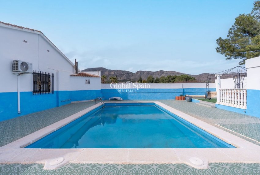 Wederverkoop - VILLA -
HONDÓN DE LAS NIEVES - Inland